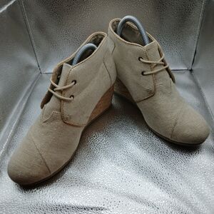 NEW Toms Tan Wedged Ankle Boots Women's Size 9.5 NWOT